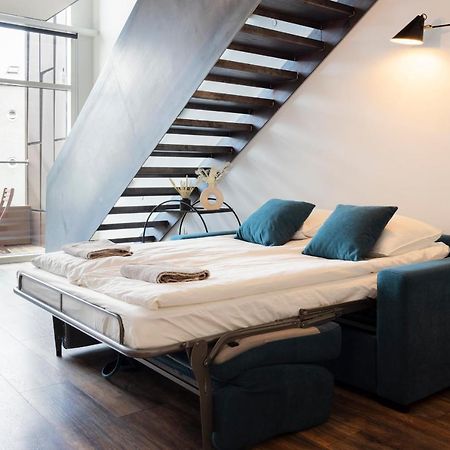 Loft-Style Duplex With Balcony In Downtown Reykjavik Appartement Buitenkant foto