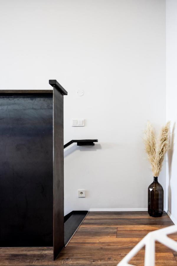 Loft-Style Duplex With Balcony In Downtown Reykjavik Appartement Buitenkant foto