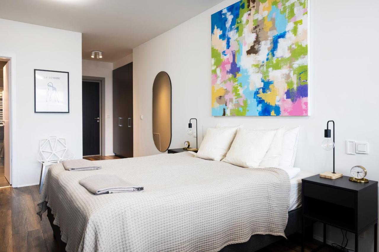 Loft-Style Duplex With Balcony In Downtown Reykjavik Appartement Buitenkant foto