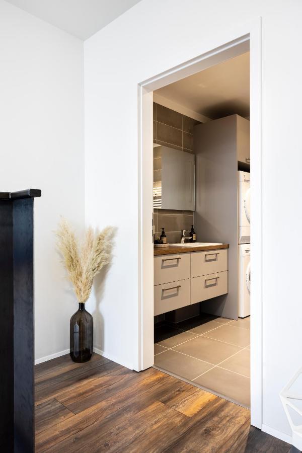 Loft-Style Duplex With Balcony In Downtown Reykjavik Appartement Buitenkant foto