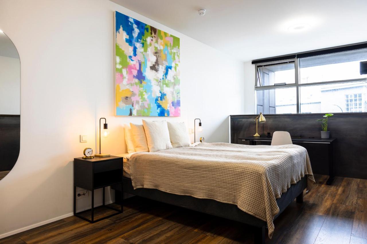 Loft-Style Duplex With Balcony In Downtown Reykjavik Appartement Buitenkant foto