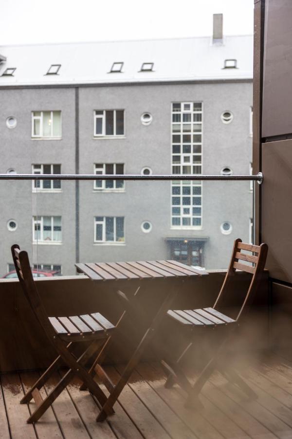 Loft-Style Duplex With Balcony In Downtown Reykjavik Appartement Buitenkant foto