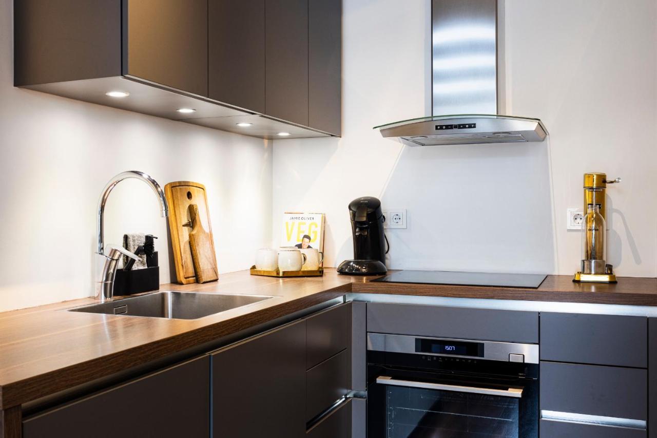 Loft-Style Duplex With Balcony In Downtown Reykjavik Appartement Buitenkant foto