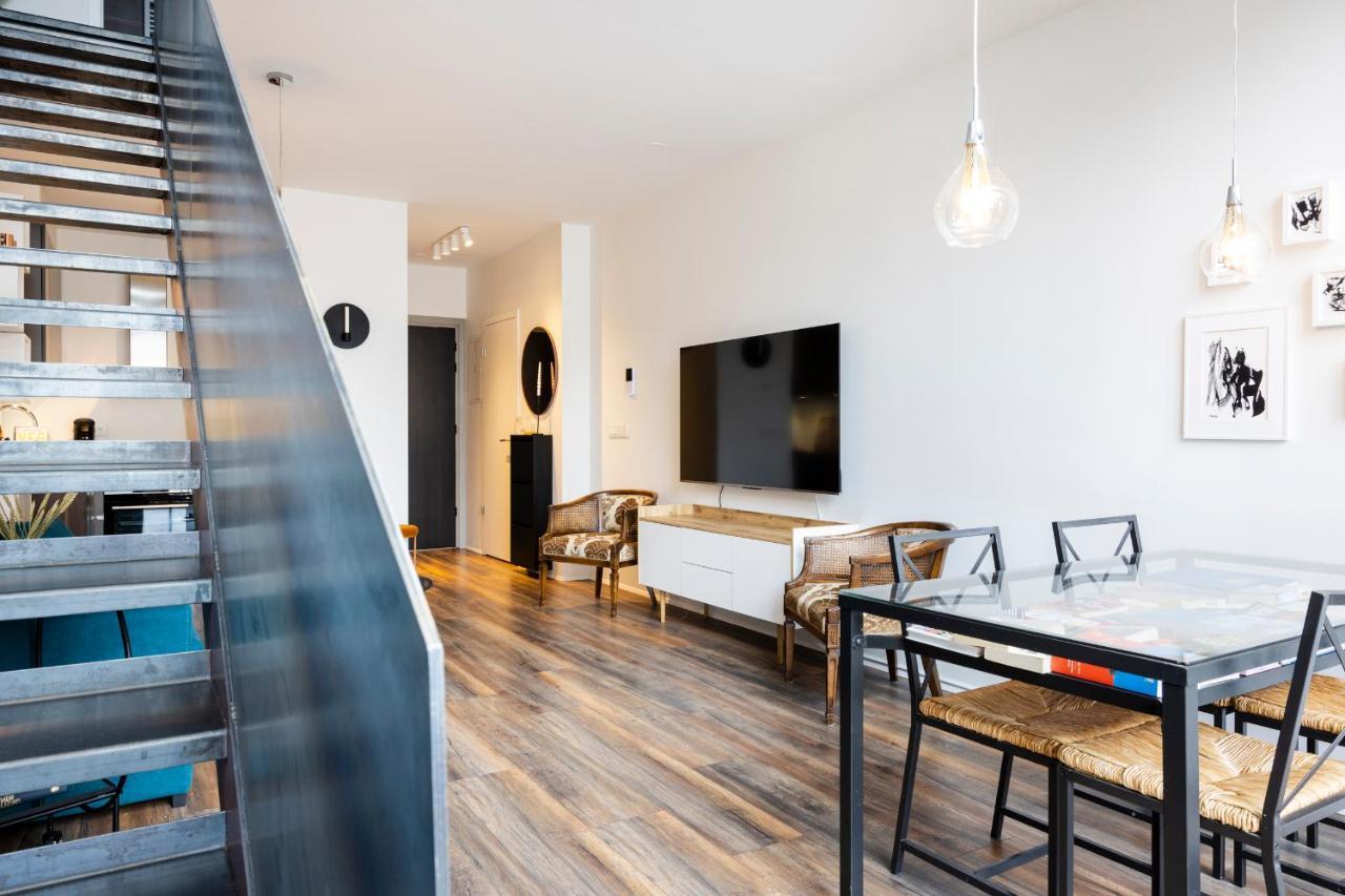 Loft-Style Duplex With Balcony In Downtown Reykjavik Appartement Buitenkant foto